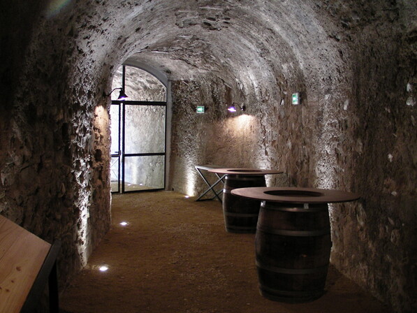 Entrée cave à vin