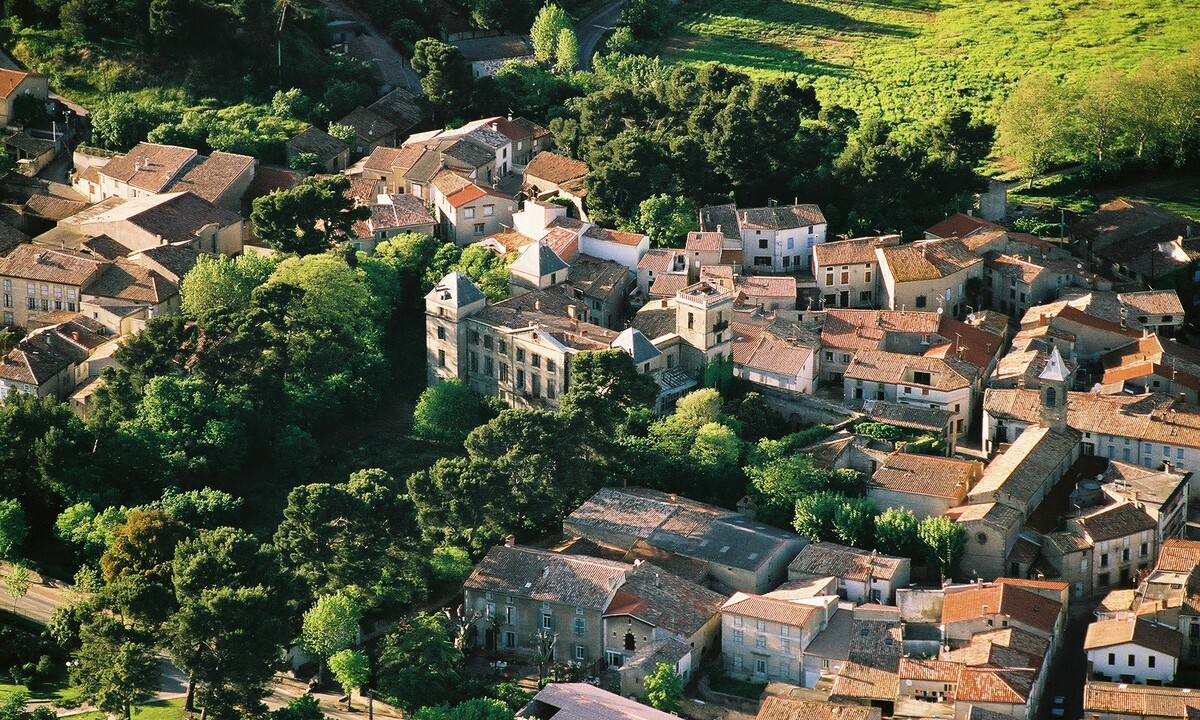 Château dans le village