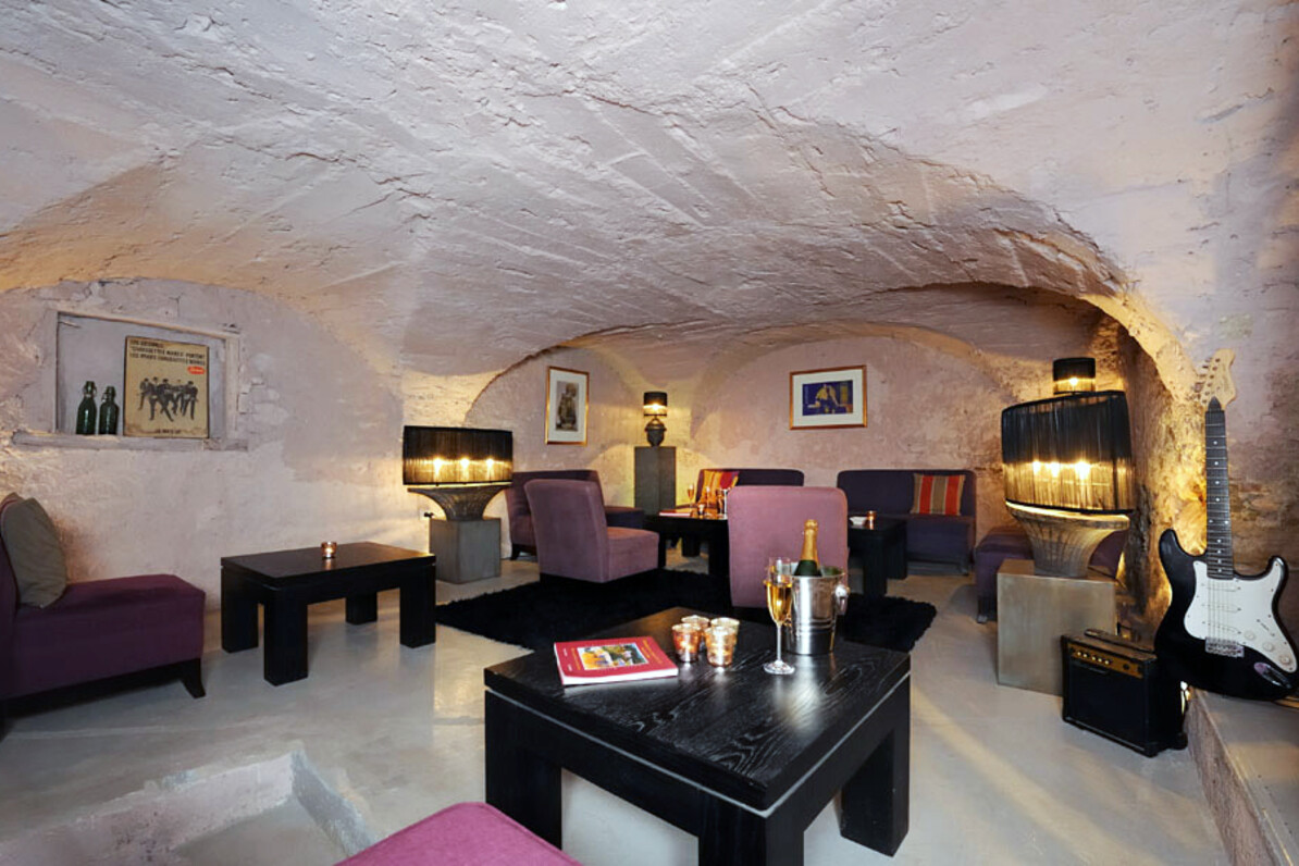 Salon bar