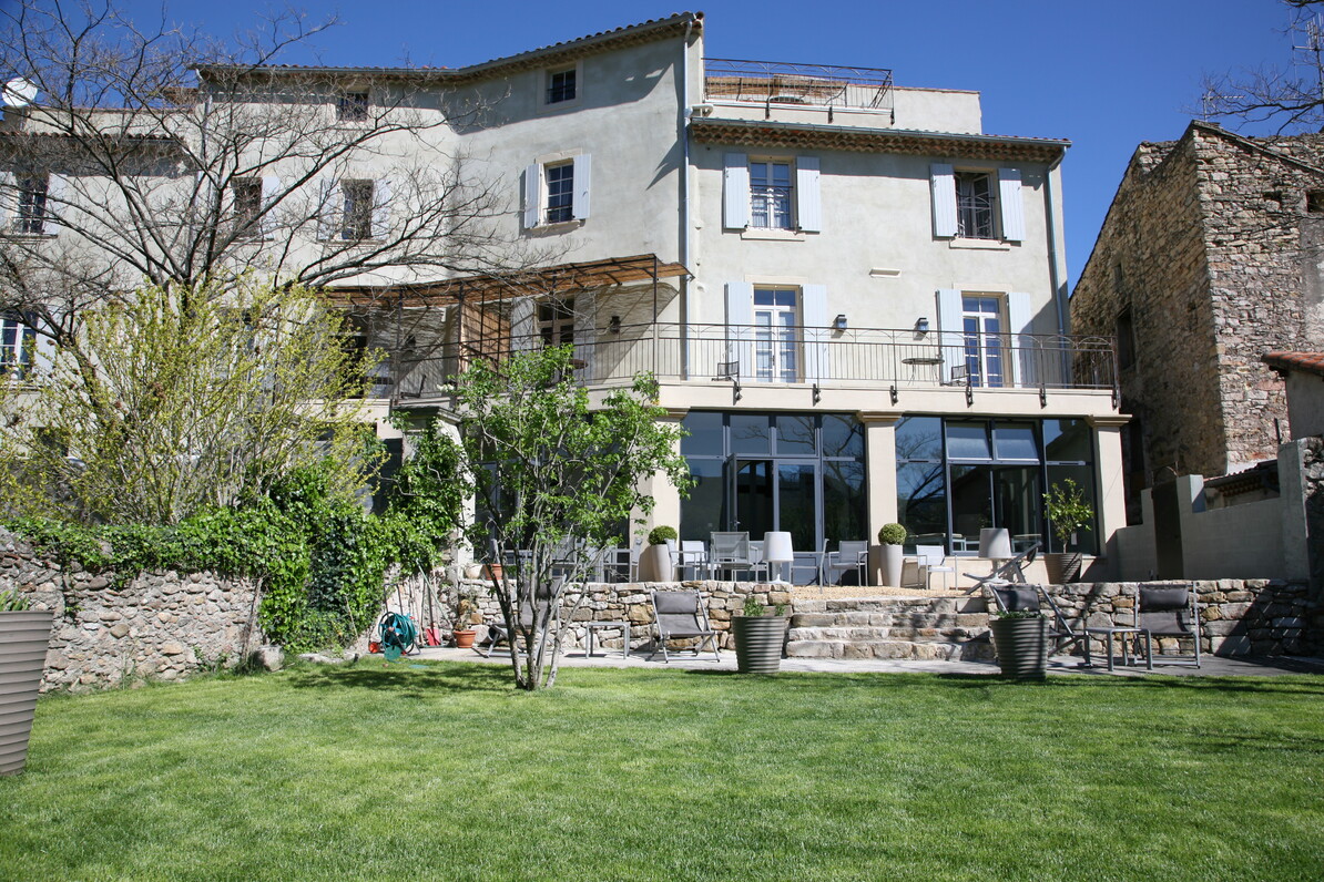 Façade à l'arrière après